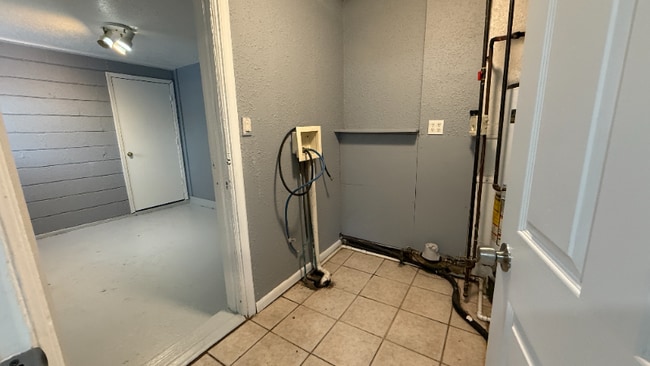 Building Photo - 2680 Latonia Blvd