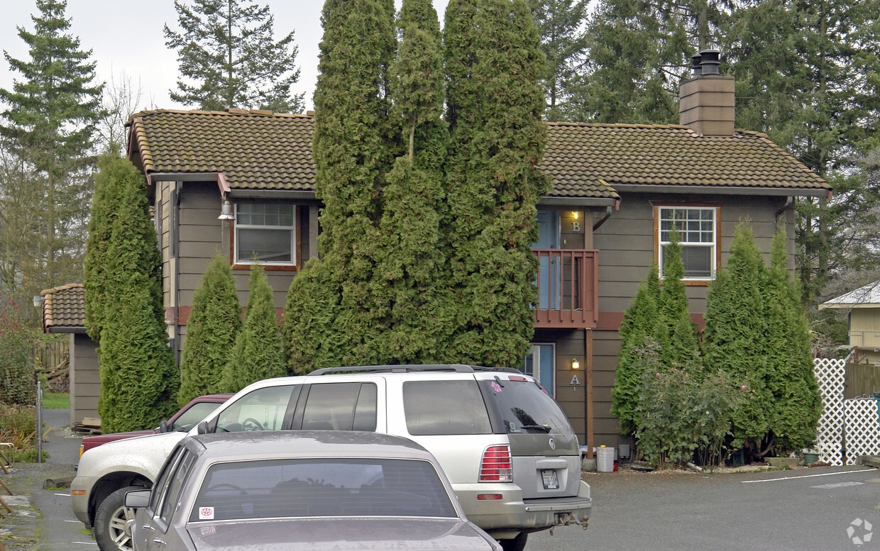 Primary Photo - 718 10th St SE