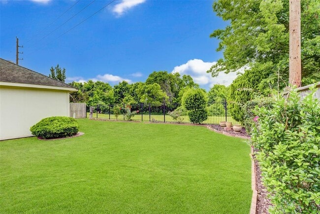 Building Photo - 2338 Plantation Bend Dr