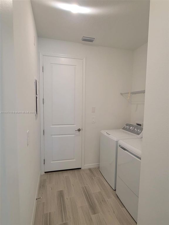 Building Photo - 4751 Guinep Ln