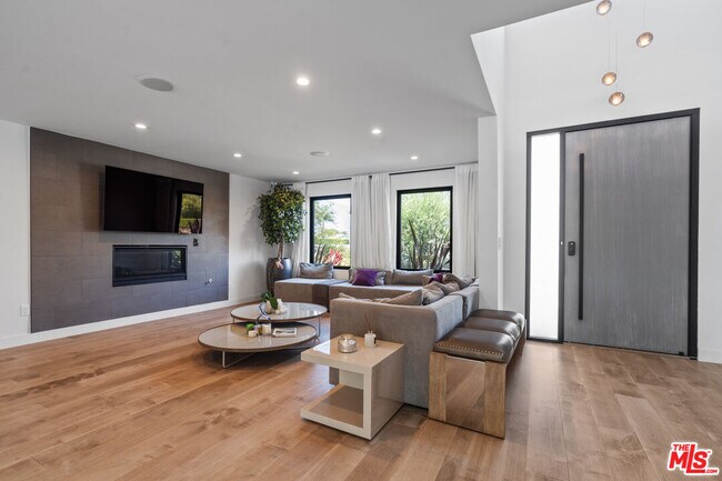 Foto del edificio - 3207 Thatcher Ave