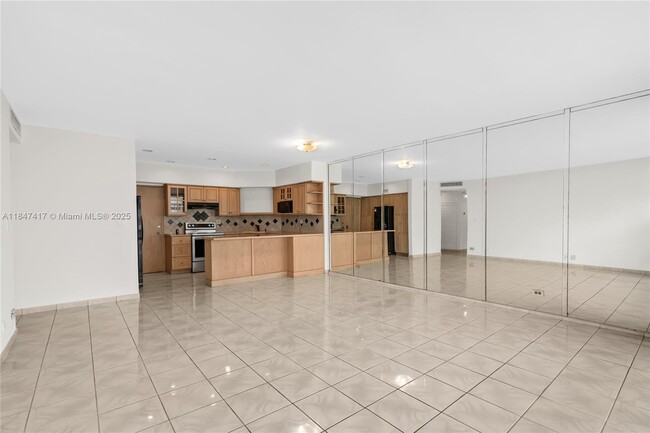 Building Photo - 1408 Brickell Bay Dr