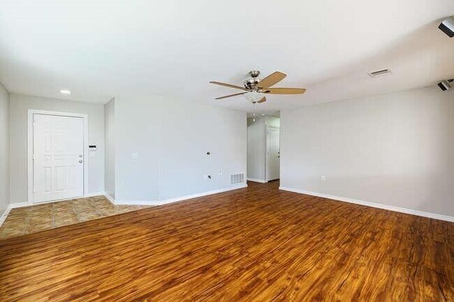 Foto del edificio - 5717 Malarkey Rd