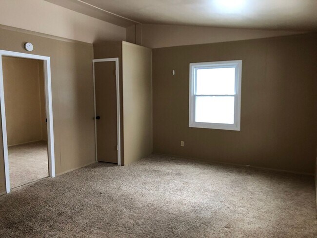 Building Photo - 3 BR & 1 BA in Milan IL