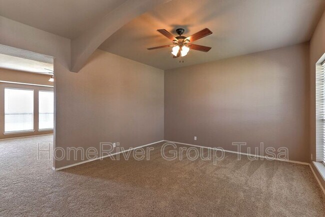 Building Photo - 111 E Helena Pl