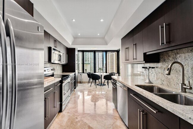 Foto del edificio - 520 Brickell Key Dr