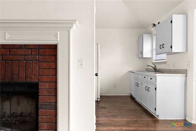 Building Photo - 2702 Hemlock Dr