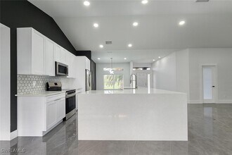 Building Photo - 4000 NE 9th Ave