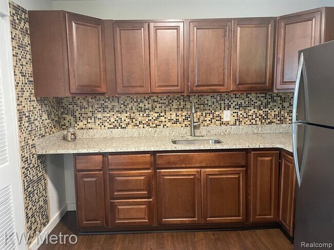 Foto del edificio - 10120 Corning St