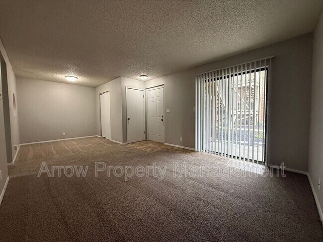 Foto del edificio - 4541 Tranquility Dr