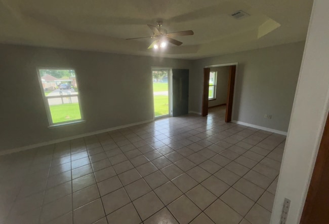 Building Photo - 213 Deer Run Dr
