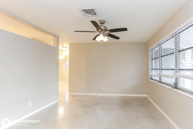 Foto del edificio - 3299 58th St N, St Petersburg, FL 33710