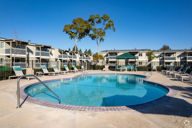 Building Photo - Meadowridge Apartments