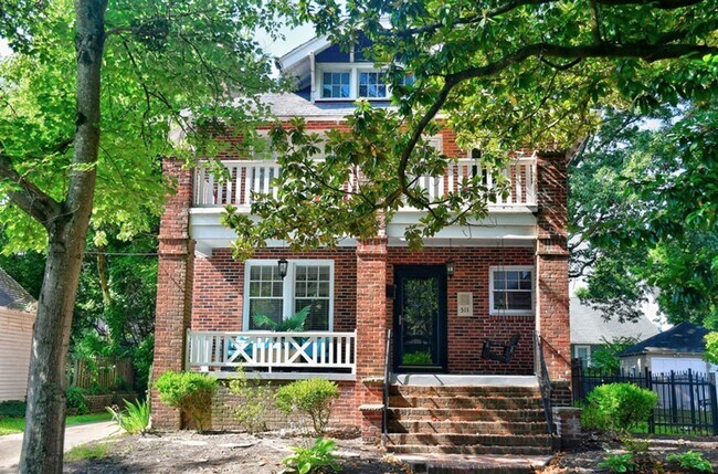 Foto del edificio - Beautiful Older home renovated for todays lifestyle