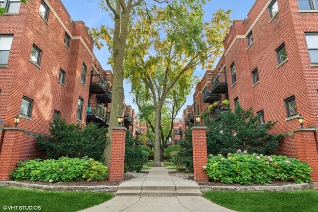 Exterior - 5915 N Paulina St