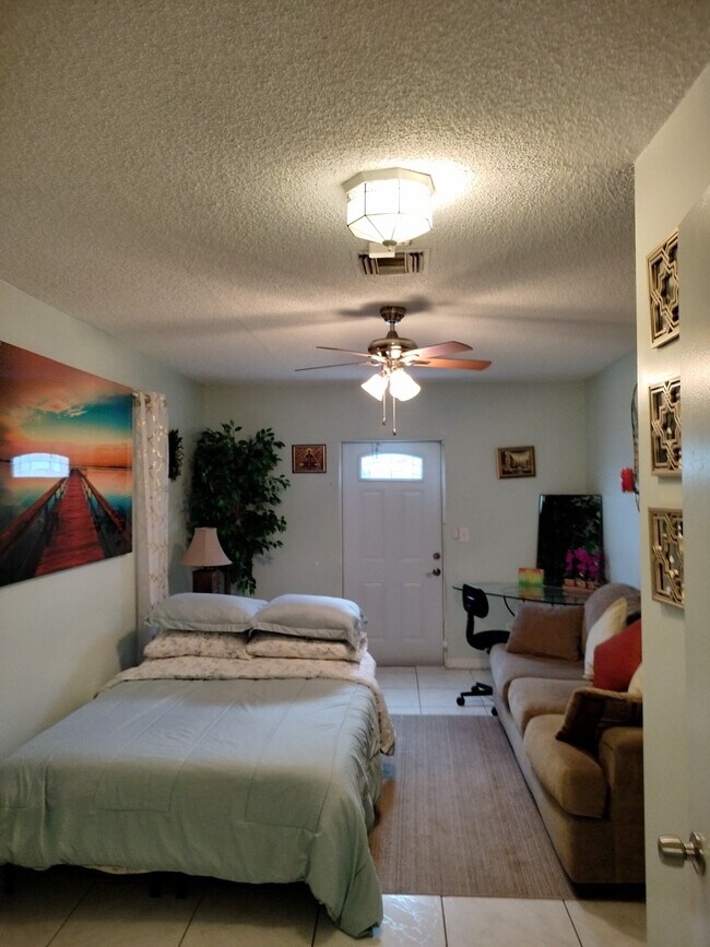 Foto del edificio - 8617 Pluto Ter