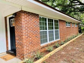 Building Photo - 1113 Buckingham Dr