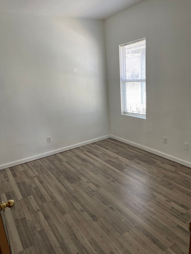 Building Photo - 1505 Bay Ave