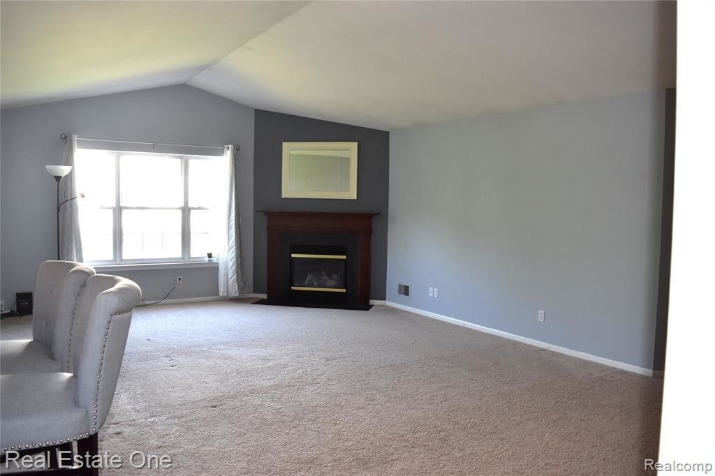 160 South Vista Drive, Auburn Hills, MI 48326 Condo for Rent in