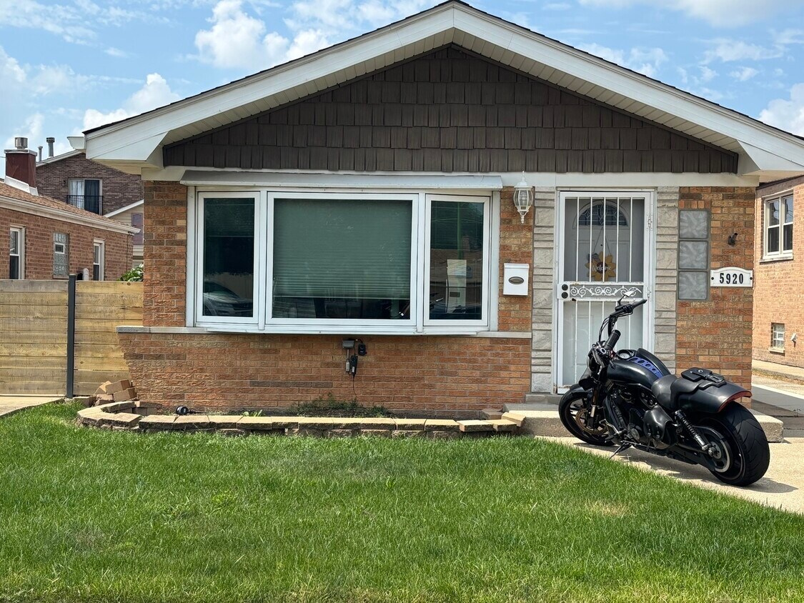 Foto principal - 5920 S Meade Ave