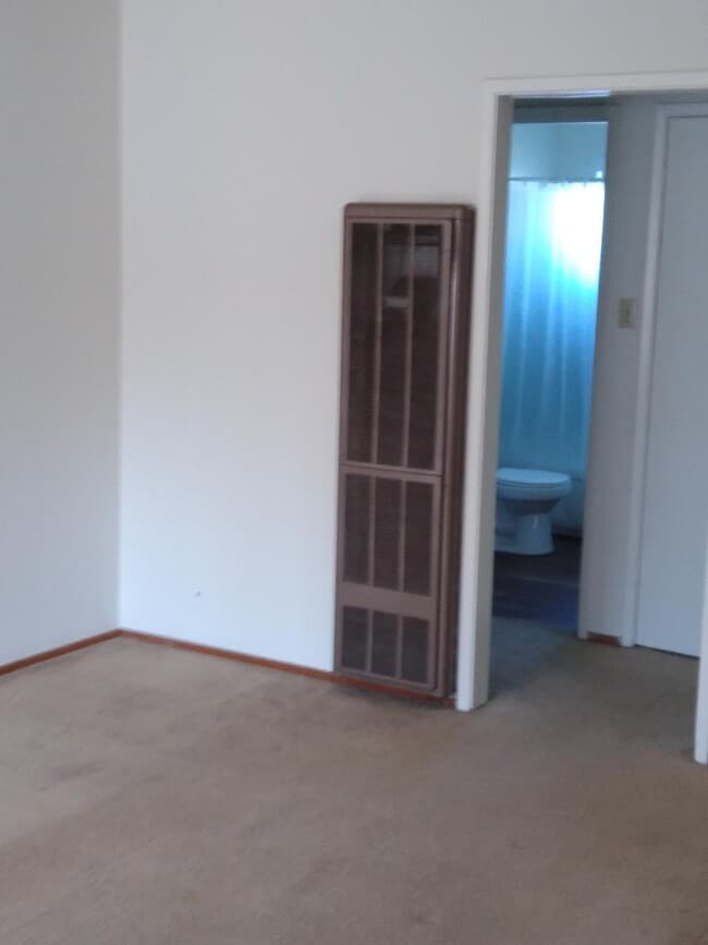 Building Photo - 50 Glen Eyrie Ave
