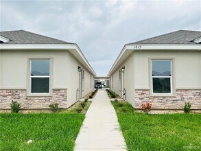 Building Photo - 10 Clarence Dr