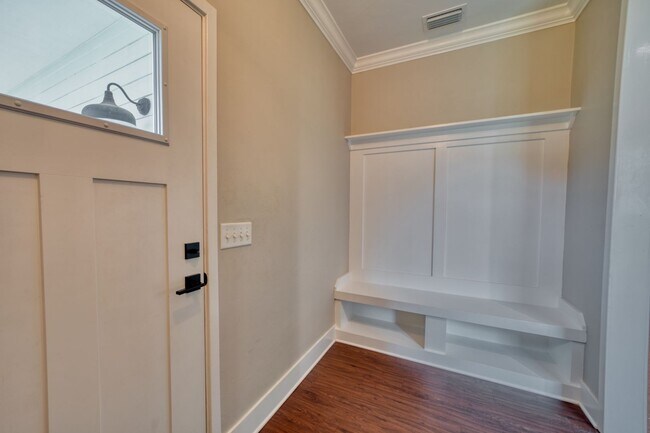 Building Photo - Elegant Modern Farmhouse in High Springs