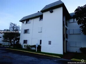 Building Photo - 15225 NE 6th Ave