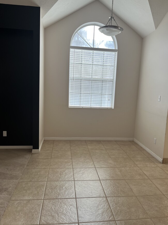 Breakfast/Dining Nook - 345 N 2450 E