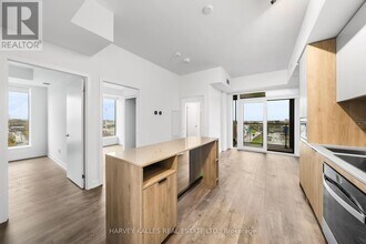 Building Photo - 1007 The Queensway