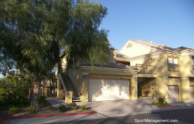 Building Photo - 1 Bedroom located in gated community.
