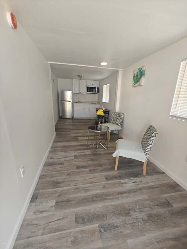 Building Photo - 306 W Lewis St