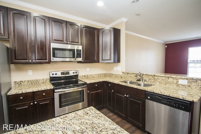 Building Photo - 505 Waterside Dr