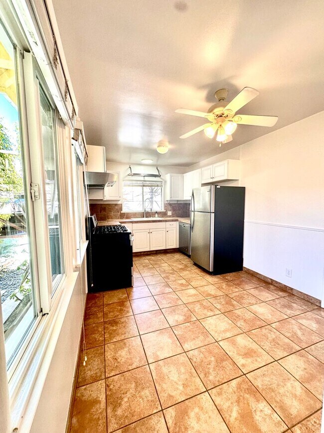 Foto del edificio - Charming Manhattan Beach Home with Spacious Yard – Prime Location!