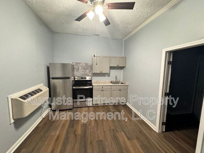 Building Photo - 119 Main St