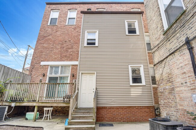 Foto del edificio - 1707 S Racine Ave