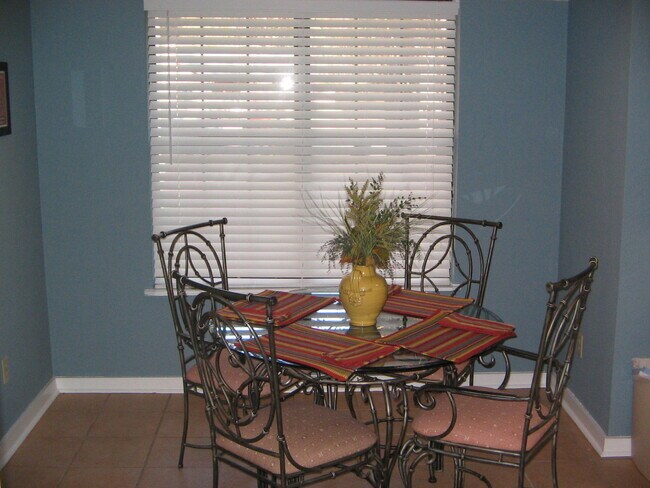 Foto del edificio - Well Maintained Single Family Home Availab...