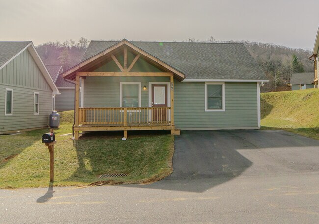 Foto del edificio - 586 Townhomes Pl