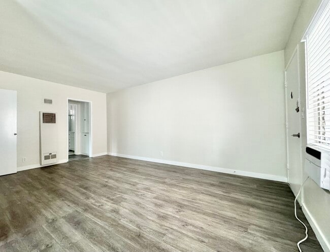 Building Photo - 1010 N Orange Grove Ave