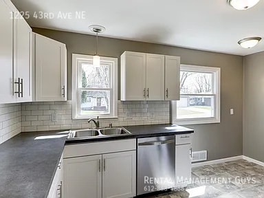 Building Photo - Nice 4 Bedroom Home! Finished Basement, AC...