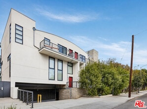 Building Photo - 700 Main St