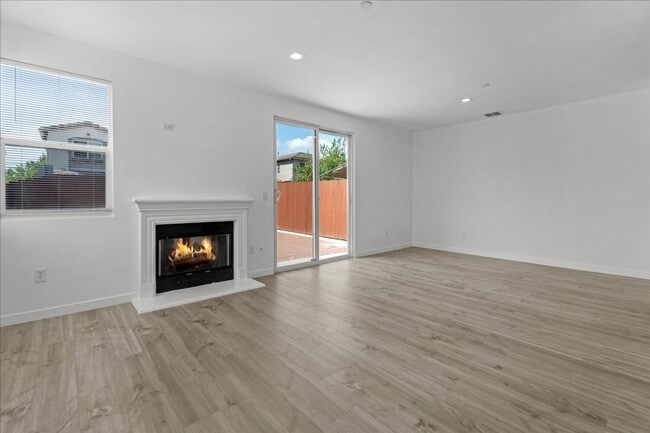 Foto del edificio - Fully Renovated 4 Bed 2.5 Bath Stunner In ...