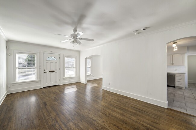 Building Photo - 3008 Amherst St