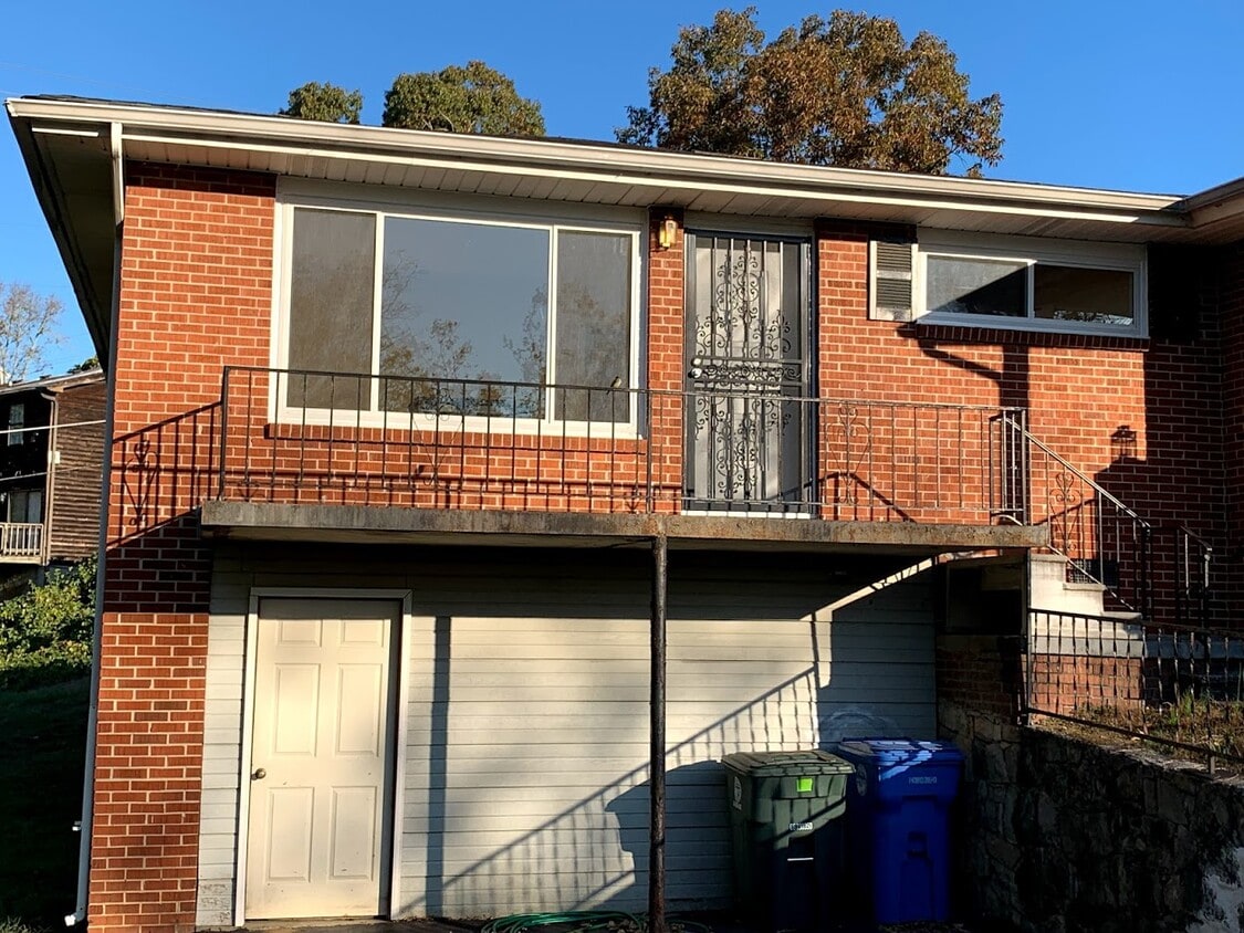 Front - 311 Wygoda Cir