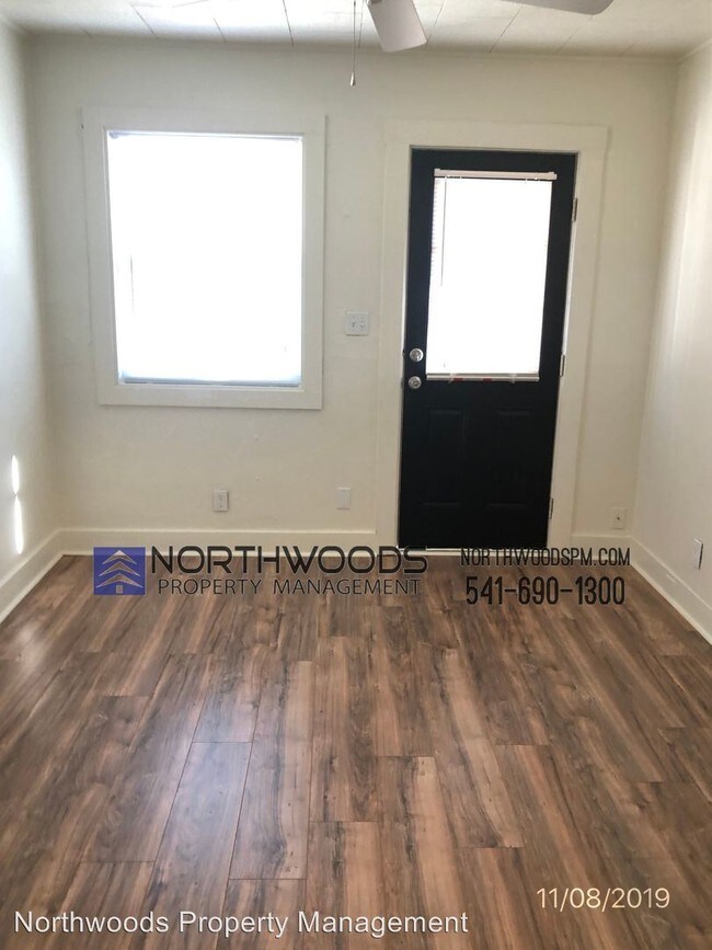 Building Photo - 2 br, 1 bath House - 321 Maple St