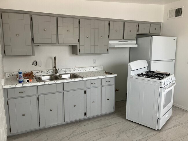 Foto del edificio - 2832 N Sparkman Blvd