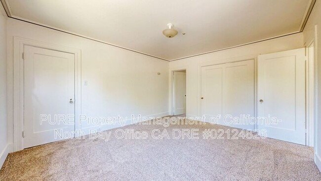 Building Photo - 537 Humboldt St