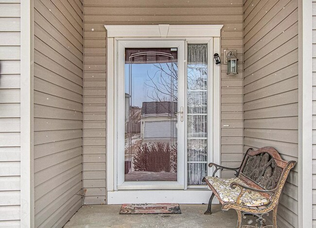 Building Photo - Spacious 4 Bedroom With Modern Comforts & ...