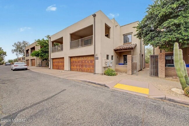 Building Photo - 4112 N Thurston Ln