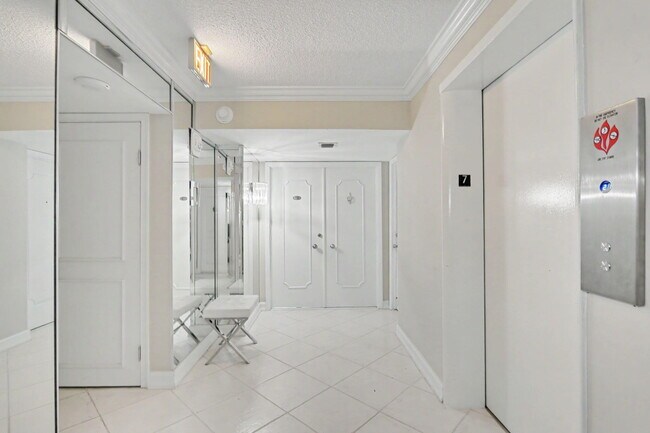 Foto del edificio - 4280 Galt Ocean Dr